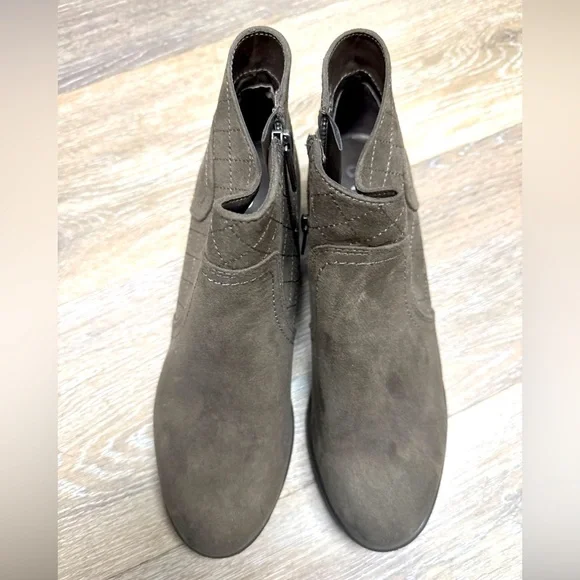 Unisa Shoes Unisa Solid Brown Zip Up Closed Toe Size 85 Ankle